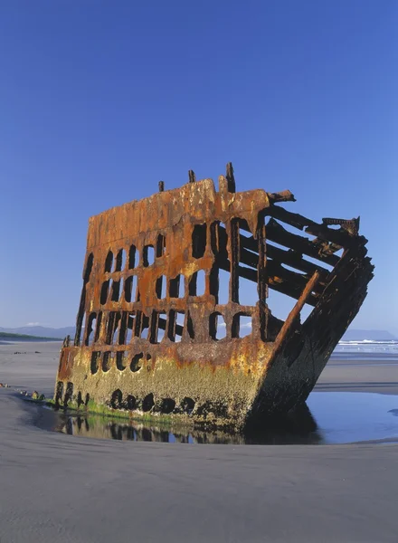 Ship Wreck On The Shore, The Peter Hedale, Fort Stevens State Park, North Oregon Coast, Usa — стоковое фото