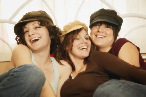 Η ομάδα των κοριτσιών με καπέλα — Φωτογραφία Αρχείου