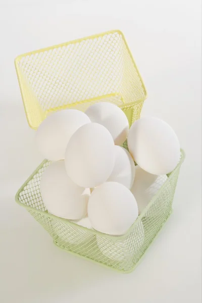Tutte le uova in un unico cestino — Foto Stock