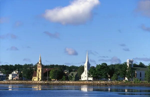 Kerken langs de waterkant — Stockfoto