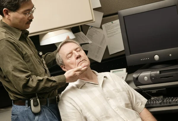 An Occupational Therapist Working With A Senior Businessman — Stock Photo, Image