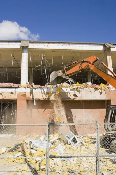 Demolizione su un edificio — Foto Stock