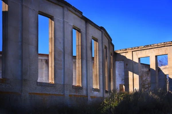 Vista exterior de la estructura abandonada — Foto de Stock