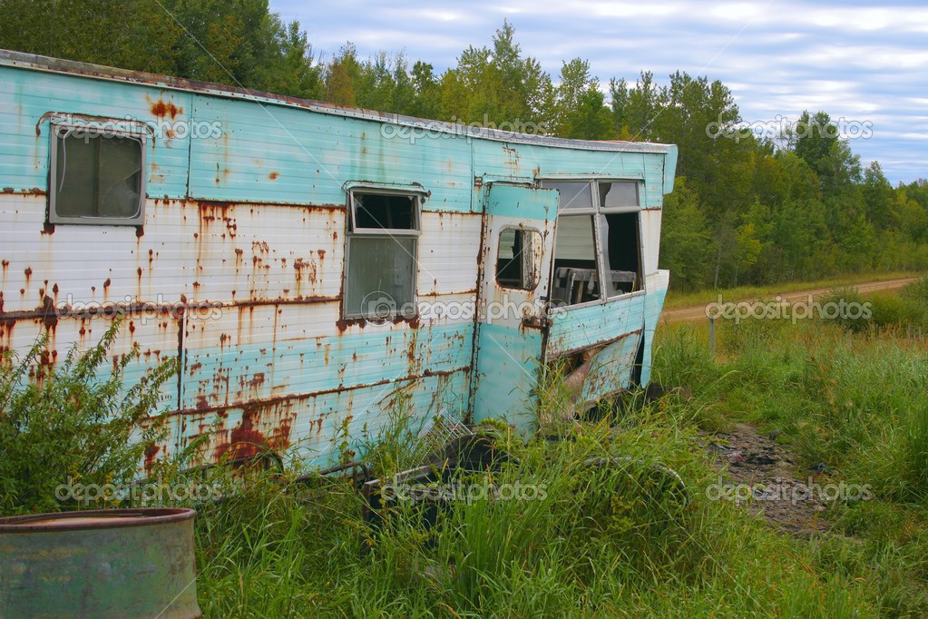 depositphotos_31681493-stock-photo-abandoned-trailer.jpg