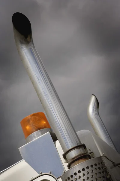 Avgasröret på en lastbil — Stockfoto