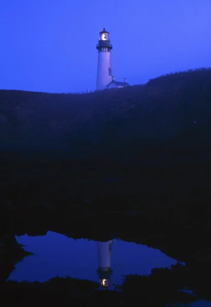 Yaquina Head Lighthouse On Yaquina Bay — Stock Photo, Image