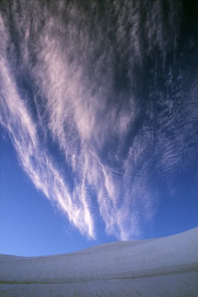 Wolken in den Bergen — Stockfoto