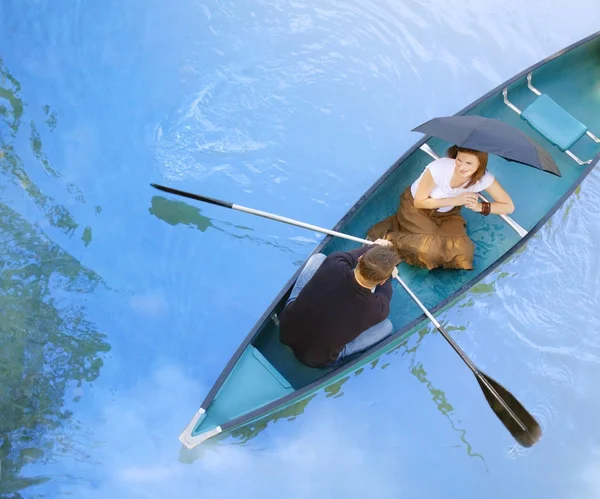 A Romantic Outing In A Canoe — Stock Photo, Image