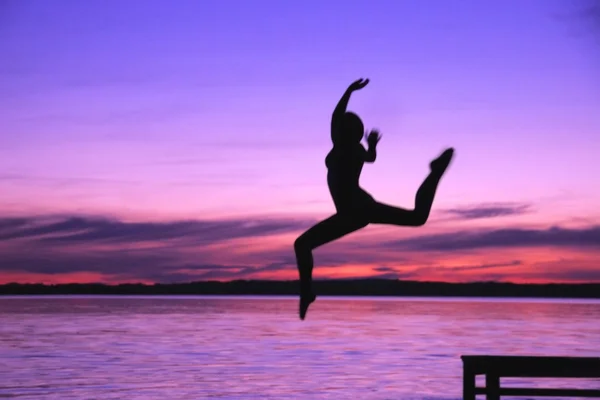 Woman Leaps Into The Water — Stock Photo, Image