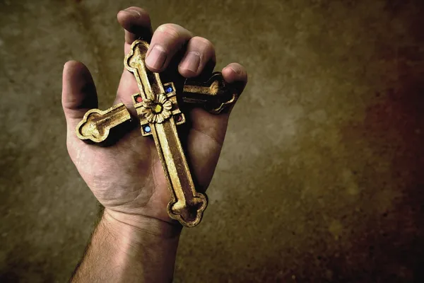 Broken Cross In Hand — Stock Photo, Image