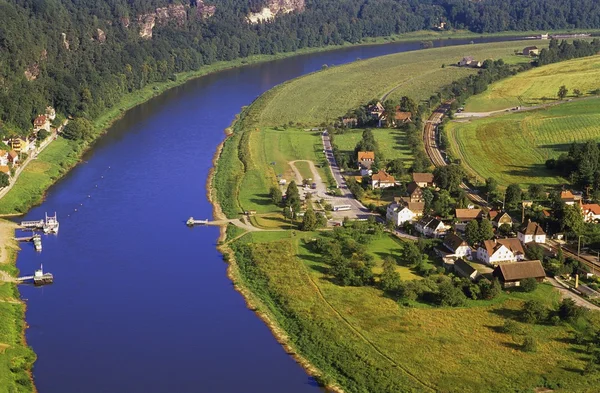 Vid floden gemenskapen — Stockfoto