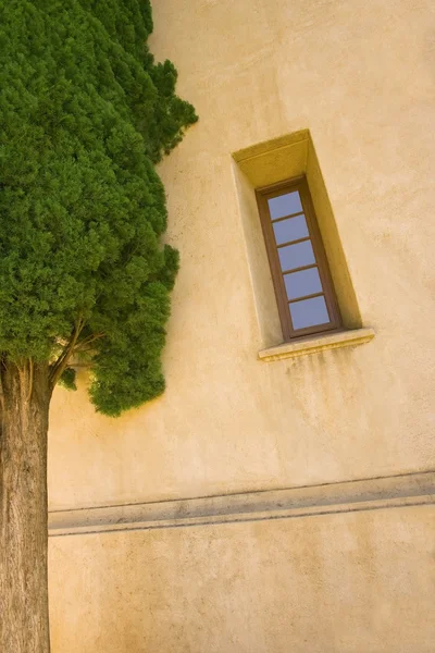 Bir binanın içinde pencere — Stok fotoğraf