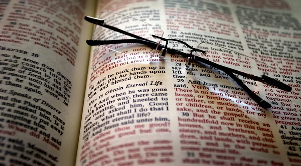 Glasses On Open Bible — Stock Photo, Image