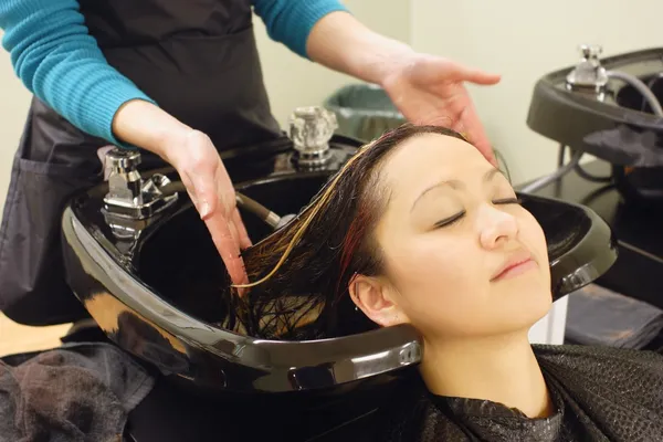 Au salon de coiffure — Photo