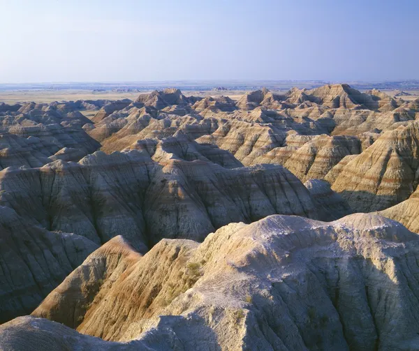 Erodierte Landschaft mit gebänderten Farben, Badlands-Nationalpark, South Dakota, USA — Stockfoto