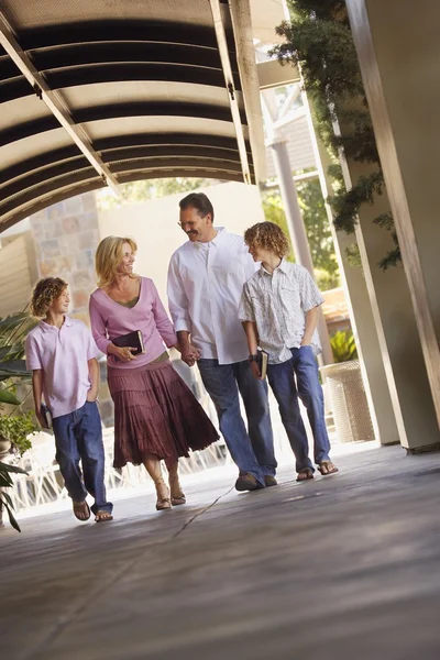 Family Walking With Bibles To Church — Stock Photo, Image