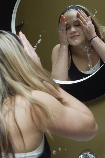 Washing Her Face — Stock Photo, Image