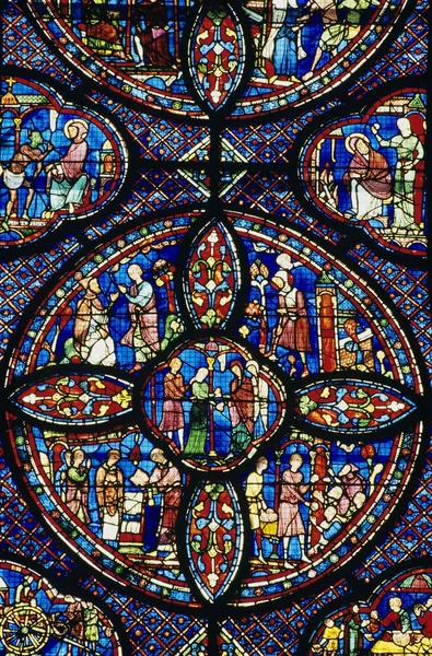 Ventana de vidrio manchado en la catedral de Chartres — Foto de Stock