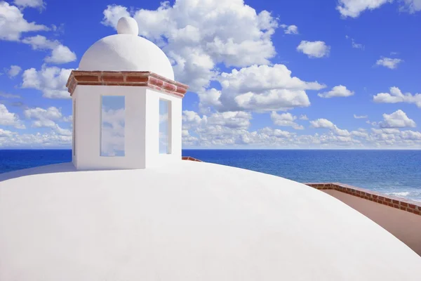 Una cúpula en la parte superior de un edificio —  Fotos de Stock