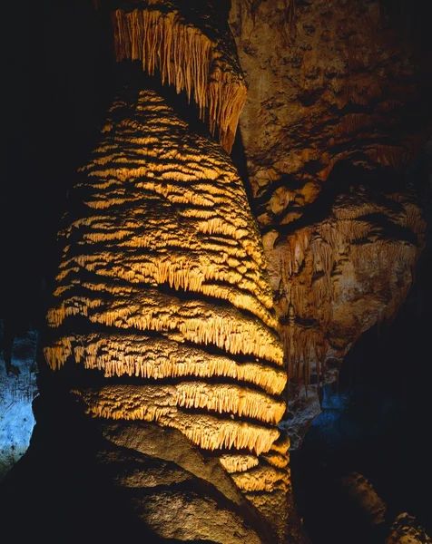 Massale Stalagmiet, carlsbad caverns national park — Stockfoto