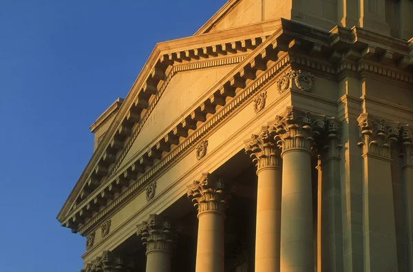 Columns And Fascia, Alberta Legislature, Эдмонтон, Канада — стоковое фото