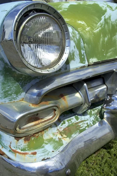 Rezavé staré klasické auto — Stock fotografie
