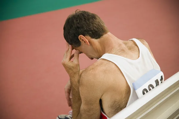 Atleta masculino sentado — Foto de Stock