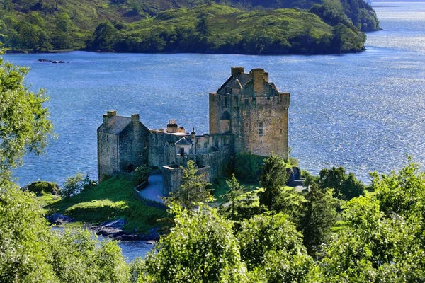 Slott på en ö — Stockfoto