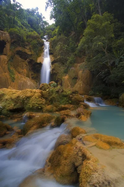 Doğal şelale, luang prabang, laos — Stok fotoğraf