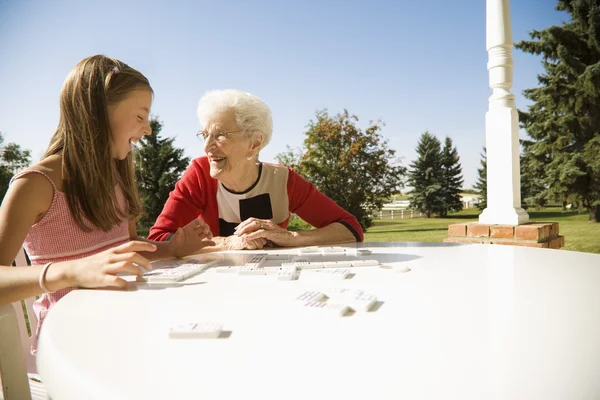 Mormor och barnbarn — Stockfoto