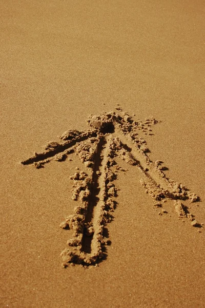 Pfeil in Sand geschrieben — Stockfoto