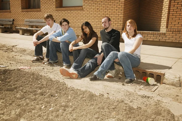 Gruppe junger Erwachsener — Stockfoto