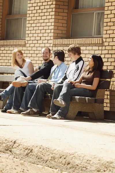 Friends Talking On A Bench — Stock Photo, Image