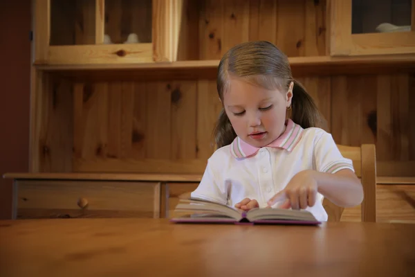 Little Girl Reading A Book — Stock Photo, Image