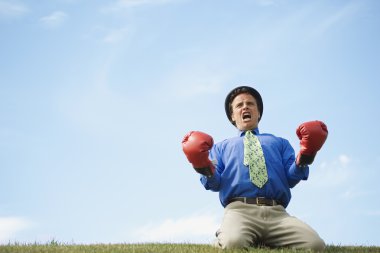 Adam bağırmaya zafer