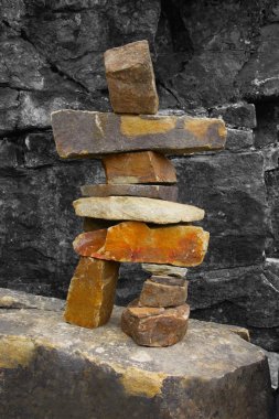 insan şeklinde inukshuk