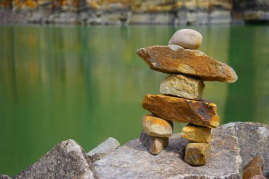 waters edge at Rock sanat resim