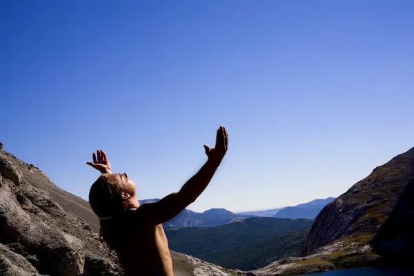 Young Man Worshipping On Mountain Top — Stock Photo, Image