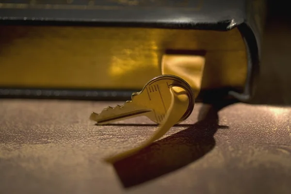 Key With A Book — Stock Photo, Image