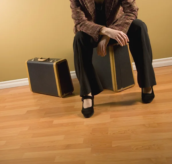 Woman With Suitcases — Stock Photo, Image