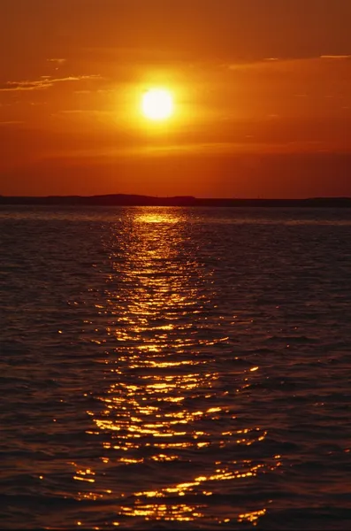 Salida del sol, reflejo del océano, bahía de Sinepuxent —  Fotos de Stock