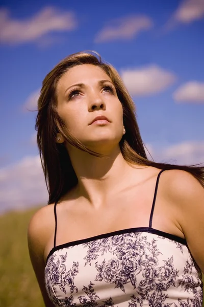 Woman Looking Up — Stock Photo, Image