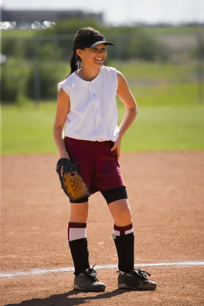 Beyzbol oynarken zevk kız — Stok fotoğraf