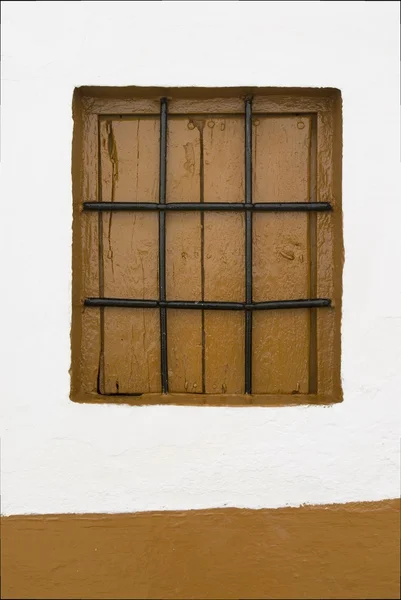 Altes spanisches Fenster — Stockfoto