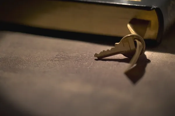 Key With A Book — Stock Photo, Image