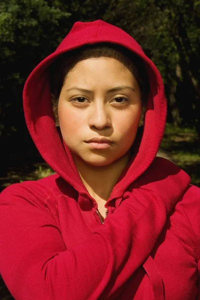 Mujer en una sudadera — Foto de Stock