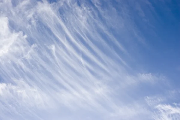 Nuvens de Wispy — Fotografia de Stock