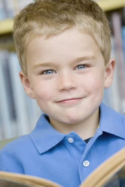 Bir çocuğun portresi. — Stok fotoğraf
