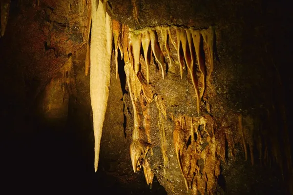 Insidan av en grotta — Stockfoto