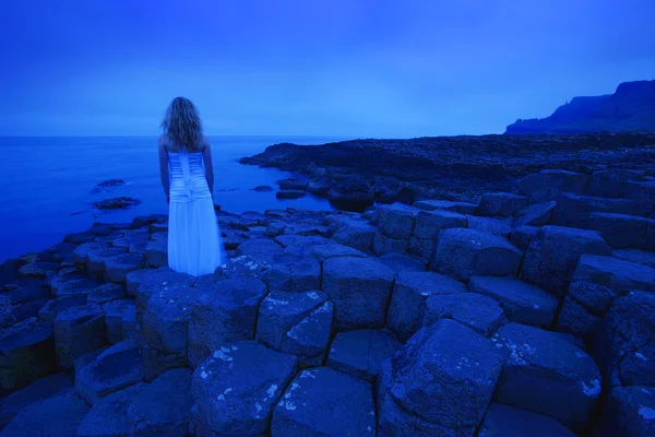 Woman Looking At Sea — Stock Photo, Image